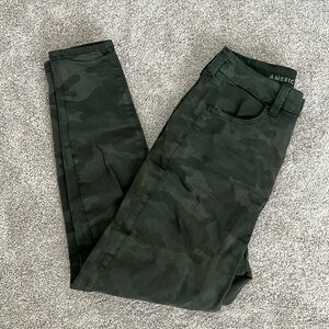 camo pants‎ with distressing